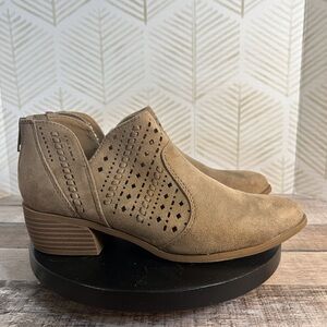 City Classified Ankle Booties Size 7 in Tan.  Man-made Material is Suede Like